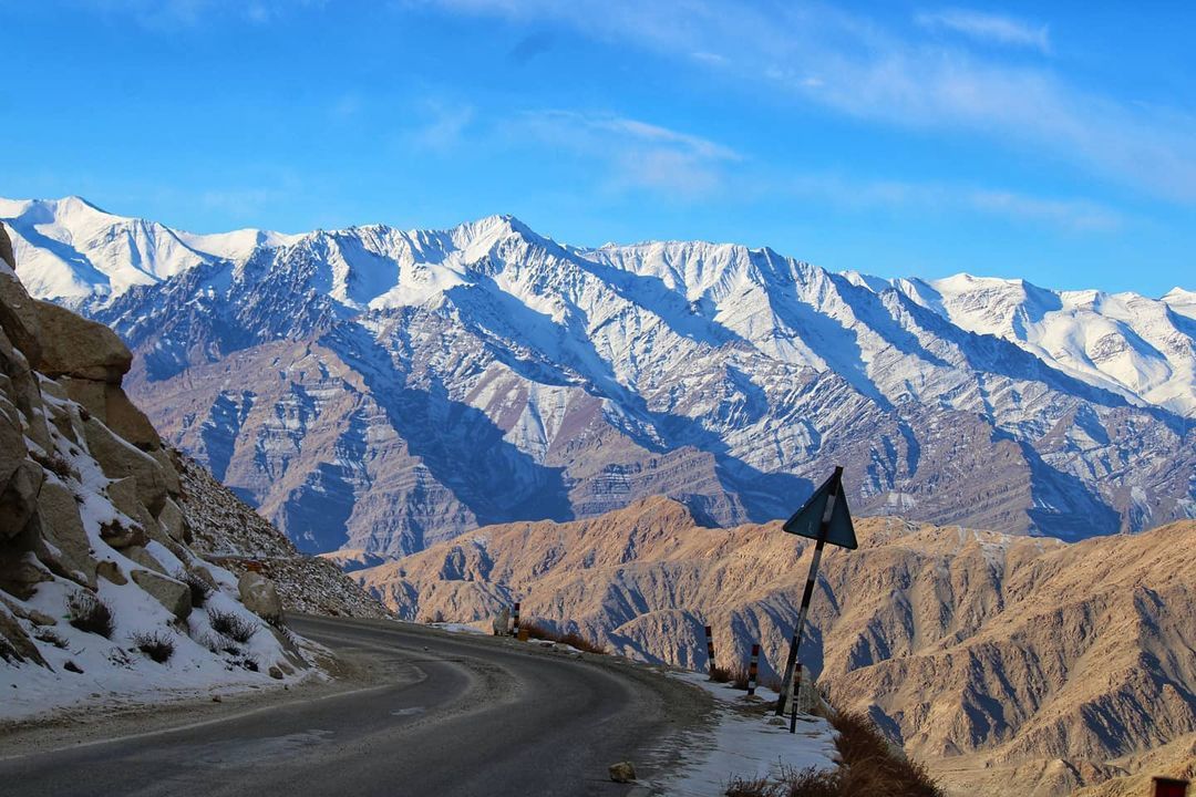 How to Reach Ladakh: Flight vs Road (Srinagar vs Manali)
