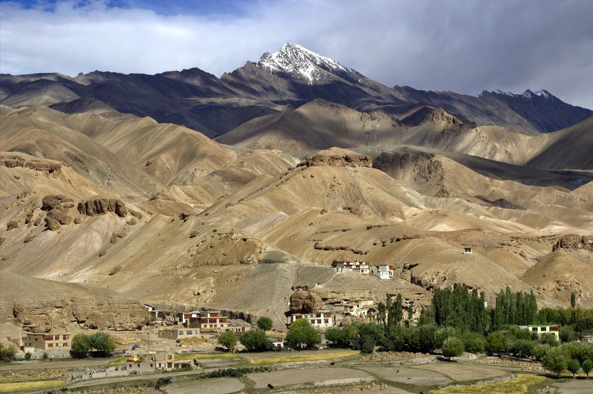 Manali to Leh vs Srinagar to Leh: Which Road Trip Is Better?
