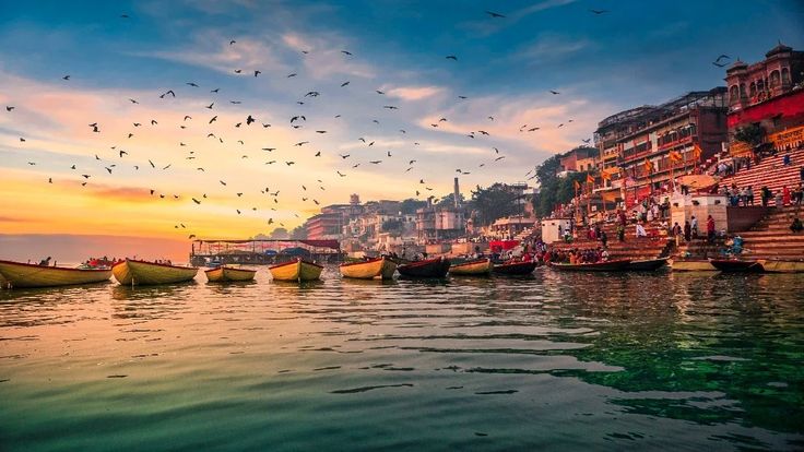 The Complete Varanasi Travel Guide: Ghats, Ganga Aarti, Food & Stay