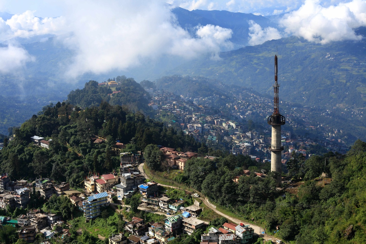 Pelling vs Gangtok: Which Sikkim Destination is Right for Your Trip?