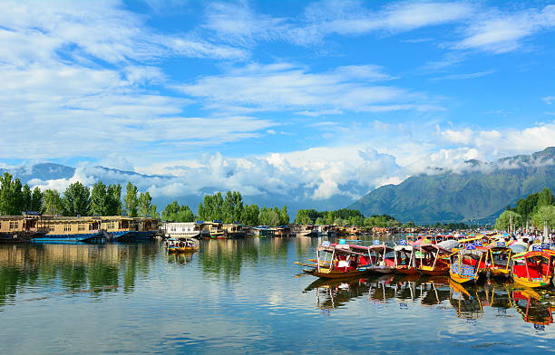 Kashmir Trip Cost 2026: Budget Breakdown for Couples, Families & Solo Travelers