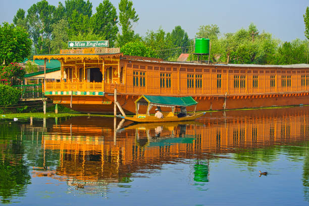 Kashmir in Winter vs Summer: A Seasonal Guide for Travelers