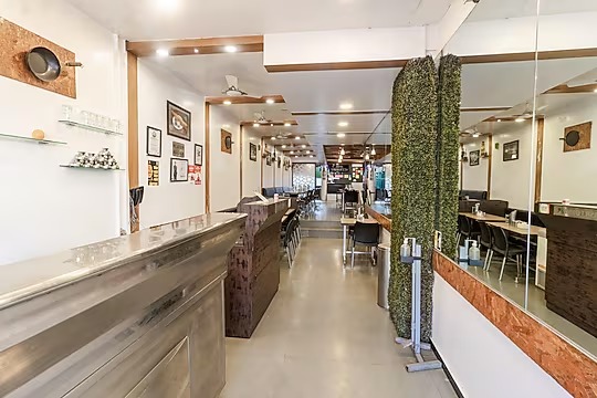 Hotel Vyankatesh & Pure Veg Restaurant Image 3