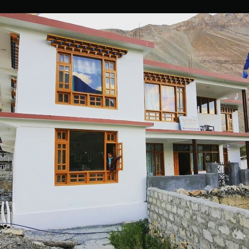Hotel Mentok Dumra Image 2