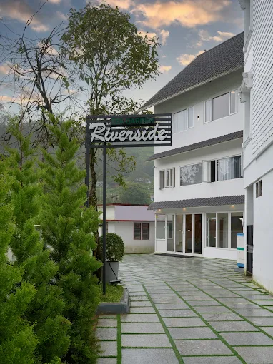 Tea Garden Riverside Image 2