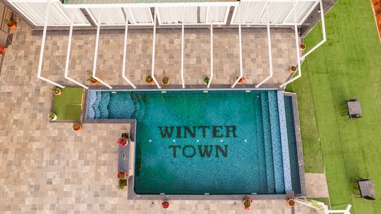 Treebo Winter Town Venna Lake With Swimming Pool Image 1