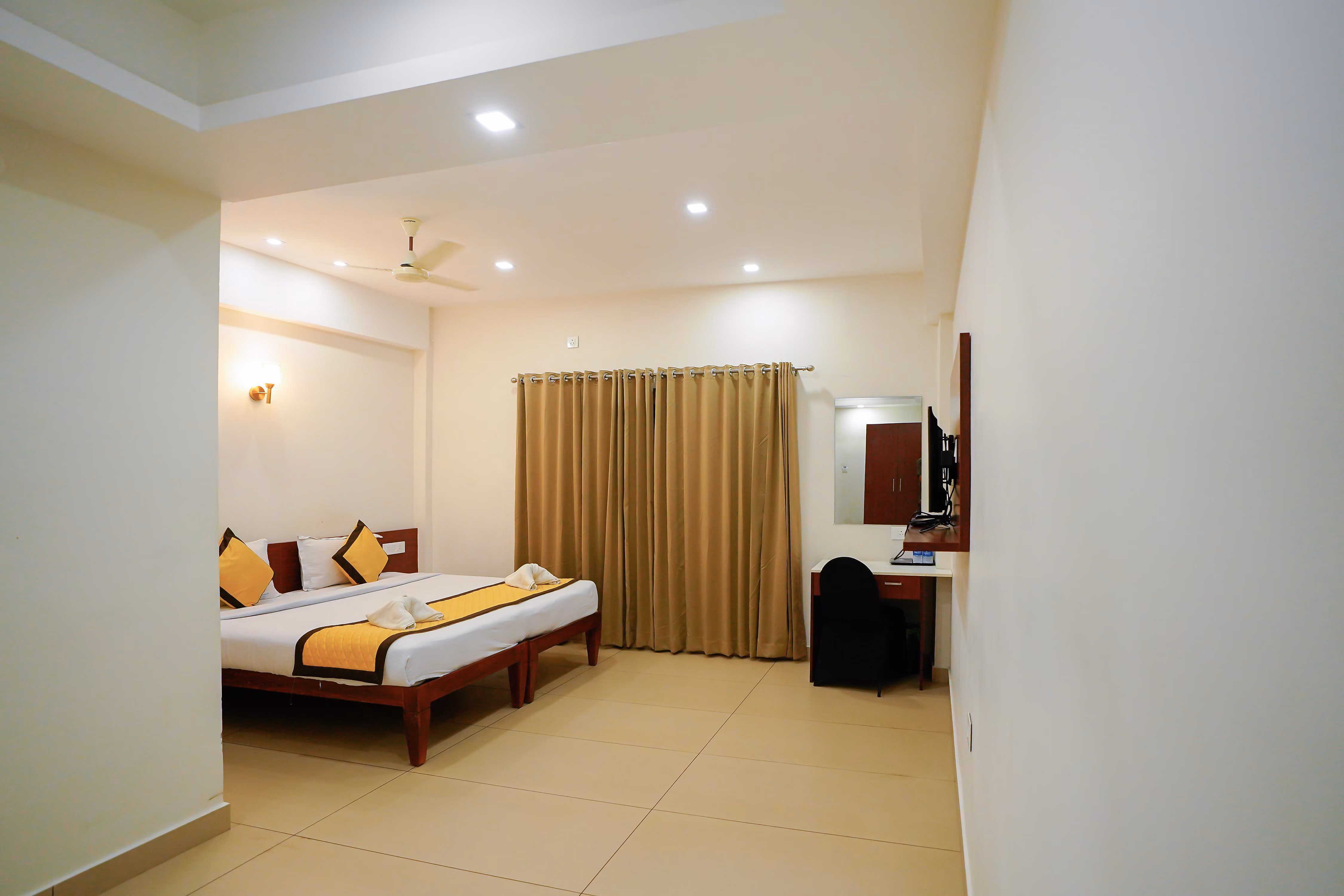 Junior Suite With View and Bathtub