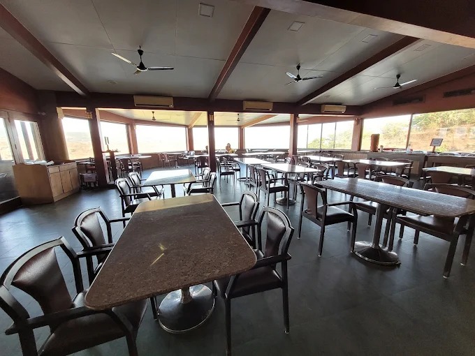 Upper Deck Resort Image 4