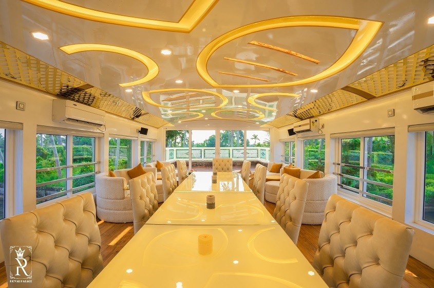 The Tharangini Houseboat Image 2