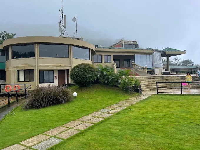 Upper Deck Resort Image 2