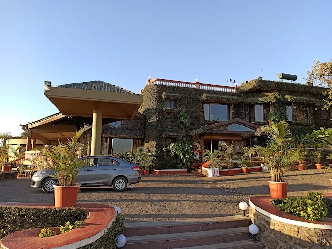 Upper Deck Resort Image 1