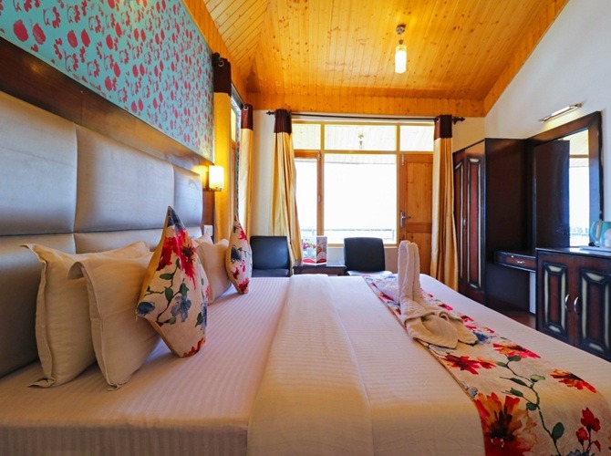 Hotel Six Season Image 4