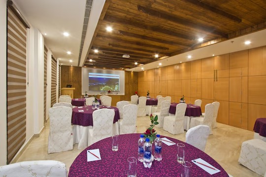 The WhiteStone Resort,Manali (Centrally Heated Mountain view)