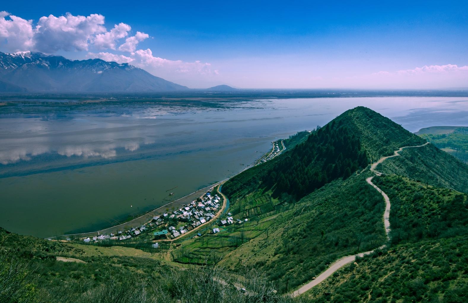 Kashmir Lake Tour – Dal Lake, Nigeen Lake & Wular Lake Package 5 Days / 4 Nights