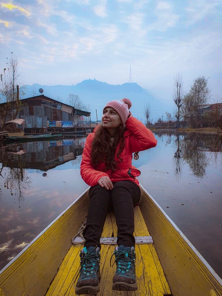 Kashmir Honeymoon with Houseboat Stay – 5 Nights/ 6 Days
